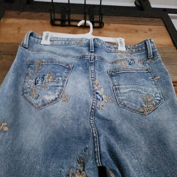 DRIFTWOOD Gizelle Light Blue Denim Floral Embroidered Jean NWOT Size 32 - Picture 4 of 5